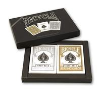 Carte da gioco modello “Bicycle”, 1 mazzo oro e 1 mazzo argento, in cofanetto della United States Playing Card Company