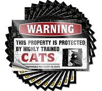 Cartello con casco da pompiere che avverte questa proprietà è protetta da un gatto altamente addestrato, in vinile, impermeabile, durevole, divertente, decorazione per la casa, stampa trasparente