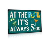 Cartello con le regole della piscina, decorazioni per interni ed esterni, in alluminio, con scritta in lingua inglese "At The Pool It's Always 5:00", 30,5 x 40,6 cm