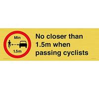 Cartello con scritta "No closer than 1,5 m when passing cyclists", 600 x 200 mm, L62
