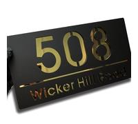 Cartello da esterno personalizzato: numero civico vuoto 3D in acrilico nero e oro con nome stradale, ideale come regalo di inaugurazione.
