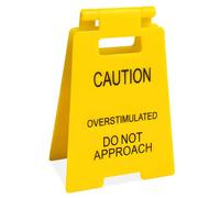 Cartello da scrivania con scritta in inglese "Caution Overstimulated", per accessori da scrivania, ornamenti divertenti con segnale di avvertimento "Do Not Approach", mini gadget umoristici per