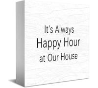 Cartello decorativo in legno con scritta "It's Always Happy Hour At Our House" (lingua italiana non garantita), divertente, per ufficio, casa, rustico, quadrato, decorazione da scrivania, 12,7 x 12,7