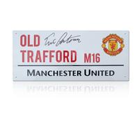 Cartello dello stadio del Manchester United, firmato da Eric Cantona