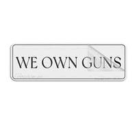 Cartello in acrilico per parete We Own Guns, placca acrilica con forti adesivi per porte, uffici, aziende, casa, esterni, 25,4 x 7,6 cm