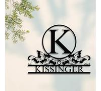 Cartello in metallo personalizzato, monogramma con lettera divisa con cognome, arte da parete in metallo per decorazione della casa, cartello con nome, decorazione rustica per interni ed esterni