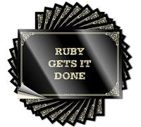 Cartello Ruby Gets It Done for Man Cave Bar & Fairy Door da parete - Paraurti magnetico divertente per bar di casa (8 x 12 cm, 5 pezzi)