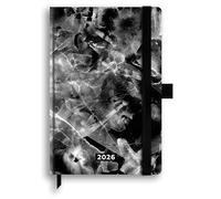Cartomania Agenda 2026 Giornaliera M 12 Mesi Fantasize, 12x18 cm, Copertina Rigida, Tasca A Soffietto, Elastico Portapenne E Segnalibro