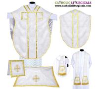 Casuble bianco. Indumento stile St. Philip Neri stolato e set di masse 5...