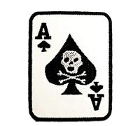 Catch the Patch Poker Asso Teschio Biker Patch Termoadesivo 6 x 7,5 cm per Adulti con Skull Vintage Edgy Statement, Toppe Adesive Cucire Vestiti Lavoretti Regalo