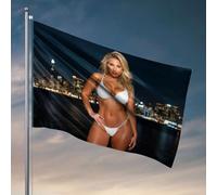 Cave Man Bar Una donna in bikini bianco posa contro uno skyline della città di notte. Bandiera Mancave accessori uomo decorazione (30 x 45 cm)