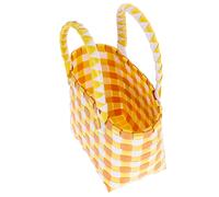 cesta intrecciata con per e organizzazione alimenti