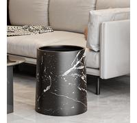 Cestino della spazzatura da cucina con coperchio aperto per l'appartamento