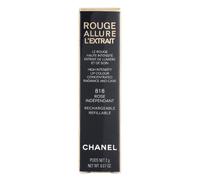 Chanel Rouge Allure L'Extrait High-Intensity Lip Colour tamponare una volta con un fazzoletto. - Utilizzare un pennello labbra per rifinire i bordi con precisione o per modulare il colore gradualmente