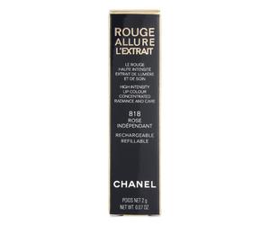 Chanel Rouge Allure L'Extrait High-Intensity Lip Colour tamponare una volta con un fazzoletto. - Utilizzare un pennello labbra per rifinire i bordi con precisione o per modulare il colore gradualmente