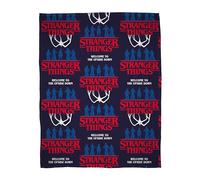 Character World Stranger Things Coperta ufficiale in pile, super morbida e calda, design con fiamme, perfetta per casa, camera da letto, pigiama party e campeggio, 100 x 150 cm, blu navy