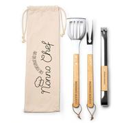 ''Che fortuna avere nonno chef'' Set Barbecue con Utensili in Legno e Acciaio Inox, 3 Pezzi con Custodia Idea Regalo per la Festa dei Nonni Natale Nonno Nonna Intagliatore, pinza e spatola