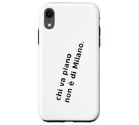 Chi va piano non è di Milano. italiano, Milano Life Quote. Custodia per iPhone XR
