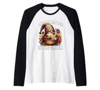 Chihuahua Grandpa Life Is Better In The Garden For Dog Dad Maglia con Maniche Raglan