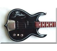 Chitarra Punisher in miniatura, di Gene Simmons dei Kiss