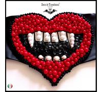 Cintura Larga Vita Alta Ecopelle Ricamata Perle Vampiro Bocca Cuore Gotico Punk
