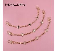 Cinturino per borsa in lega di metallo con quadrifoglio. Il quadrifoglio a quattro foglie è un simbolo di fortuna. Ogni foglia ha un significato diverso, che include le quattro cose a cui le persone a