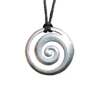 Ciondolo a forma di onda realizzato a mano, grande spirale Koru, rappresenta nuovi inizi e una crescita armoniosa, gioielli ispirati al surf. Realizzato da William Sturt, Peltro