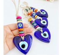 Ciondolo artigianale dell'occhio blu turco con ciondolo a forma di cuore in vetro blu, perline di legno colore casuale - decorazione per auto con occhio del male, decorazione per la casa, regalo unico