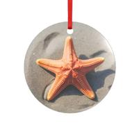 Ciondolo in acrilico a forma di stella marina sulla spiaggia con un nastro rosso, ogni ciondolo è perforato con un nastro rosso da 25 cm
