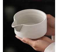 Ciotola per matcha in ceramica fatta a mano per la preparazione del matcha