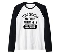 Citazione Divertente Mi Piace Cucinare la mia Famiglia e i Miei Animali Domestici usano virgole Maglia con Maniche Raglan
