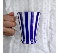 City to Cottage® Tazza da Caffellatte, Caffè Americano e Tè con Ampio Manico | Realizzata e Dipinta a Mano in Ceramica | Fantasia a Righe Blu Scuro | Idea Regalo