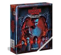 Clementoni Stranger Things - Friends Don't Lie - Gioco di carte avventura - Include carte di personaggi, mostri e luoghi dell'Upside Down - Età +12 anni - 55184