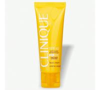 Clinique Crema Viso SPF40 50 Ml Una crema-gel che reidrata istantaneamente per 24 ore, aiutando a fortificare e riparare la barriera idratante della pelle.