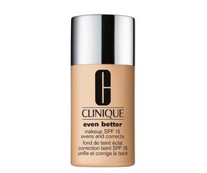 Clinique Even Better Make Up SPF15 CN 70 Vanilla Rende il tono della pelle uniforme e luminoso, all'istante e nel tempo. In sole 4/6 settimane le macchie dovute all'età appariranno meno evidenti.Fondo