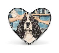 Cocker Spaniel che si fa tagliare i capelli Spilla a forma di cuore Distintivo in metallo Spilla da bavero Giacca Cappello Borsa Accessori