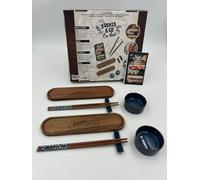Coffret Sushis & Co en Duo: Coffret avec 2 paires de baguettes, 2 repose-baguettes, 2 plateaux, 2 coupelles et 1 livre de recettes