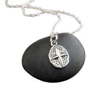 Collana a forma di stella polare in argento sterling 925. Ciondolo rustico boho. Semplice ciondolo da viaggio per tutti i giorni. Delicato regalo di laurea in metallo riciclato | Con catena da 18