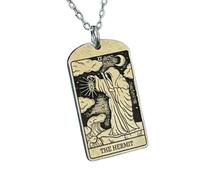 Collana con ciondolo a forma rettangolare raffigurante la carta dei tarocchi "L'Eremita", realizzata in argento sterling 925 con placcatura in oro e catena a maglia fine da 45 cm (18") |LK_EMBO_00352