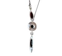 Collana con disco a goccia d'argento Collana con ciondolo a strati in argento moderno con accenti rossi e neri Accessorio di dichiarazione minimalista adatto per feste, lavoro e vita quotidiana
