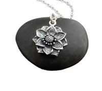 Collana con fiore di loto realistico in argento sterling 925, piccolo ciondolo floreale, gioielli yoga yogi, semplice, piccolo, delicato, grazioso, ciondolo zen | con catena da 18 pollici |