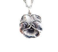 Collana con fiore di viola in argento sterling 925, piccolo ciondolo floreale, fiore che sboccia, piccolo e delicato ciondolo botanico, regalo di gioielli naturali | con catena da 18 pollici |