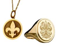 Collana con pendente Fleur de Lis e anello con sigillo| LK_PCOM_0477 | Ciondolo in argento sterling 925, misura 24 mm, placcato oro, a forma di giglio francese, set di gioielli significativi