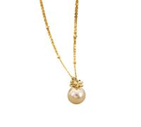 Collana da donna con pendente a fiocco dorato e perle finte, sottile catenina con perline rotonde, gioiello elegante per tutti i giorni o da cerimonia, ideale come regalo