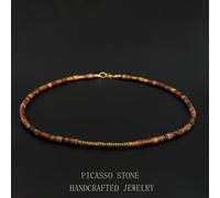 Collana da in pietra Picasso con particolari dorati a forma di . Elegante e unica, adatta a tutte le . Una collana e in per , per padri e mariti.
