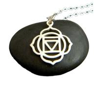 Collana in argento sterling 925 con chakra della radice. Piccolo ciondolo yoga. Ciondolo yogi. Regalo per lei. Semplice gioiello zen, delicato e delicato per tutti i giorni, primo | con catena da