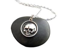Collana in argento sterling 925 con teschio umano. Piccolo ciondolo di Halloween. Semplice gioiello gotico. Ciondolo con morte macabra. Regalo ghoul spettrale | Con catena da 18 pollici | Placcato