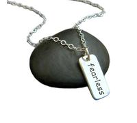 Collana in argento sterling 925 senza paura. Gioielli ispiratori. Collana con citazione ispiratrice. Piccola etichetta con una parola semplice. Regalo quotidiano per lei | Con catena da 18 pollici