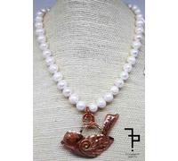 Collana in perla con ciondolo in rame