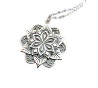 Collana mandala a strati in argento sterling 925. Piccolo ciondolo trasformativo. Ciondolo "Best Self". Gioielli boho dell'universo zen. Regalo spirituale per lo yoga | Con catena da 18 pollici |